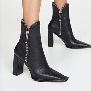 Gently used Alexander Wang lane square toe black leather zip booties ankle boots